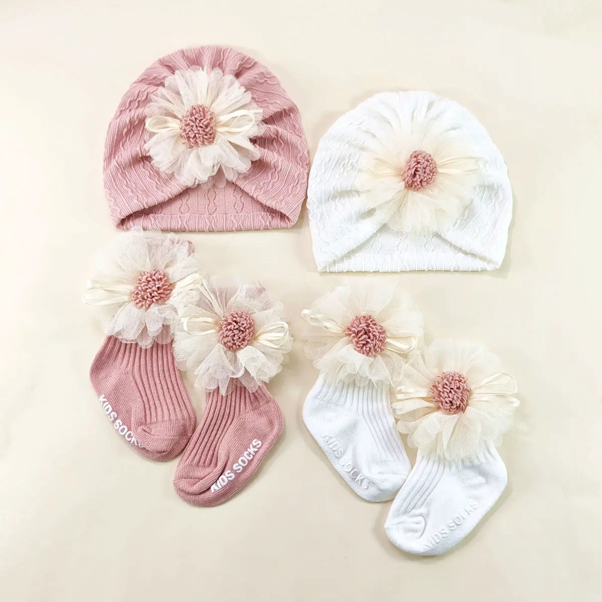 Ensemble Bébé Fille – Bonnet Nœud & Chaussettes
