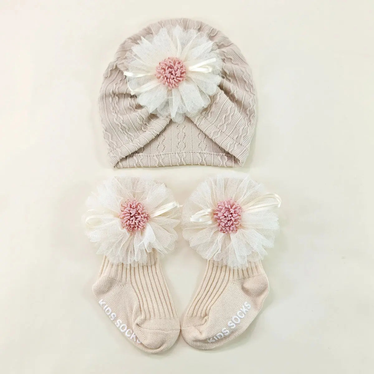 Ensemble Bébé Fille – Bonnet Nœud & Chaussettes