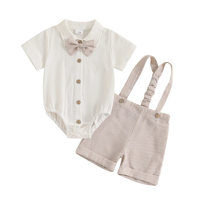 Ensemble Gentleman Bébé Garçon – Barboteuse, Short à Bretelles & Nœud Papillon