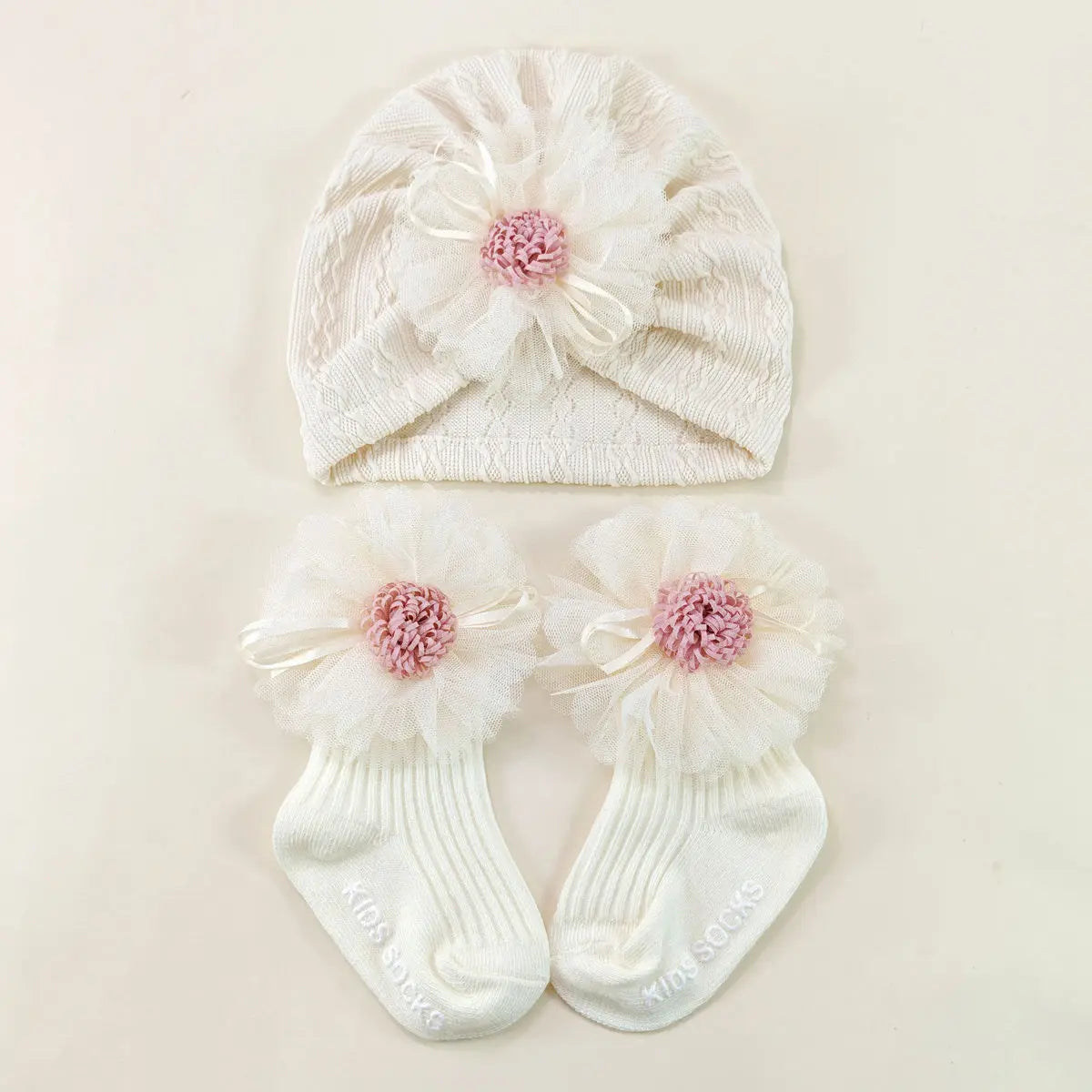 Ensemble Bébé Fille – Bonnet Nœud & Chaussettes