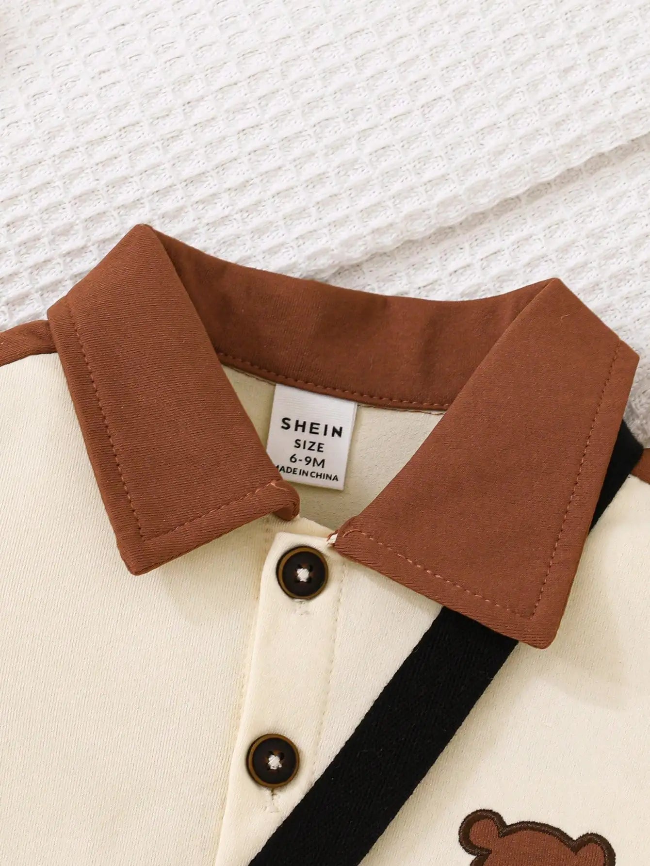 Ensemble Bébé Garçon 3 Pièces – Polo Ours, Short & Sac Bandoulière