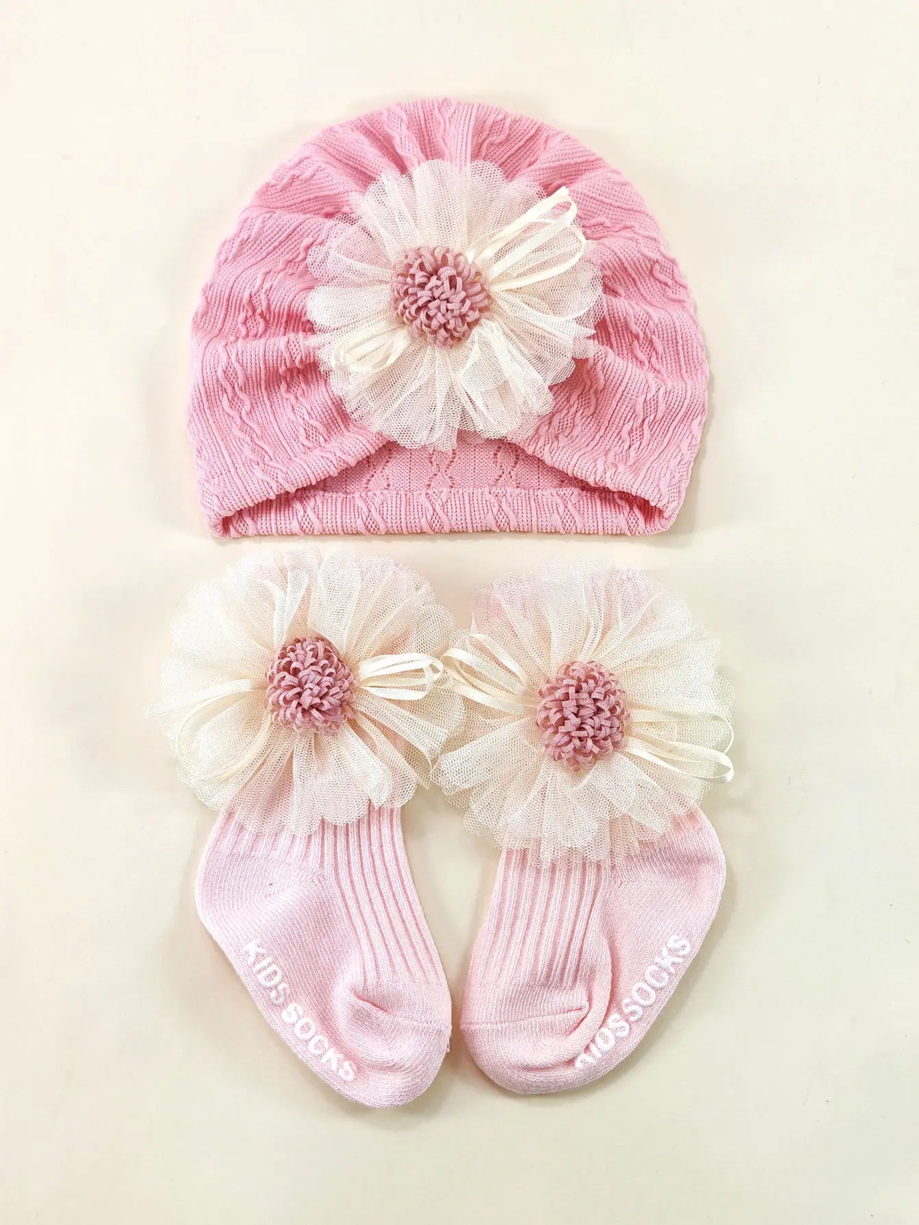 Ensemble Bébé Fille – Bonnet Nœud & Chaussettes