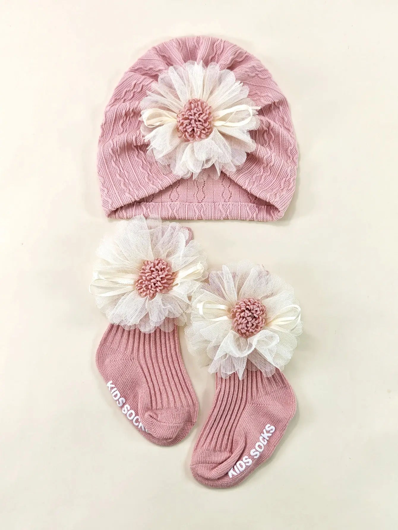 Ensemble Bébé Fille – Bonnet Nœud & Chaussettes