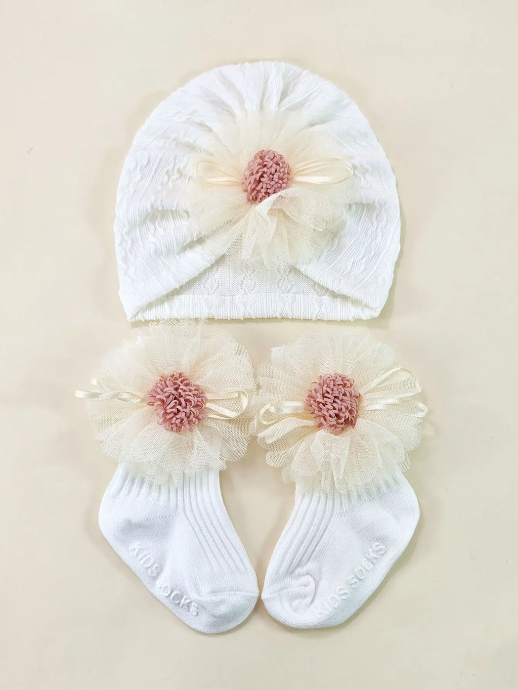 Ensemble Bébé Fille – Bonnet Nœud & Chaussettes